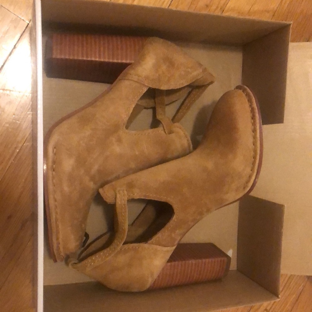 COPY - NWT Frye Margaret Shootie Women’s 8.5M In Sand